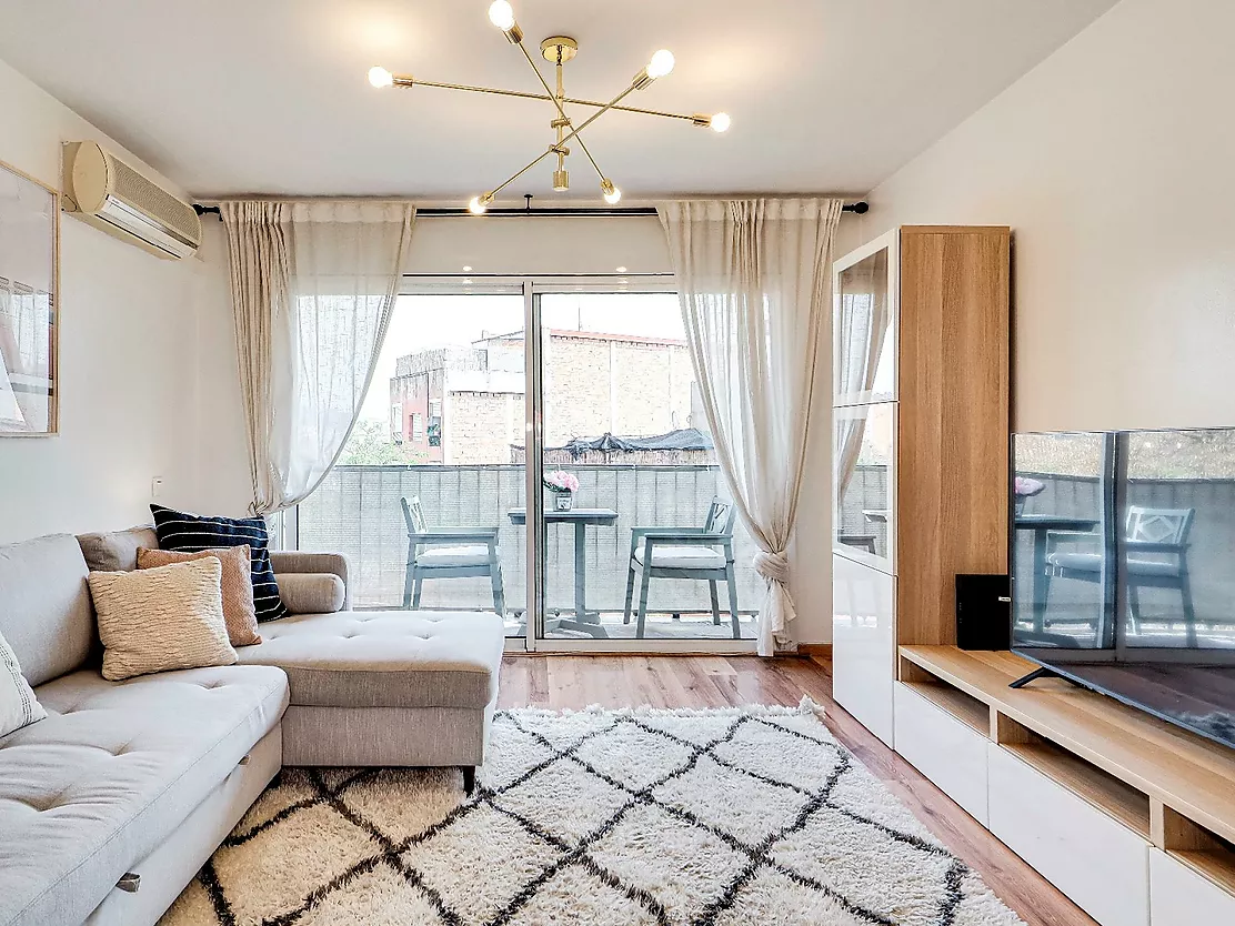 Fantástico piso en venta en la Trinitat.- Barcelona