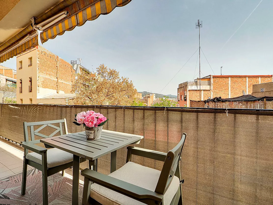 Fantastic apartment for sale in La Trinitat.- Barcelona