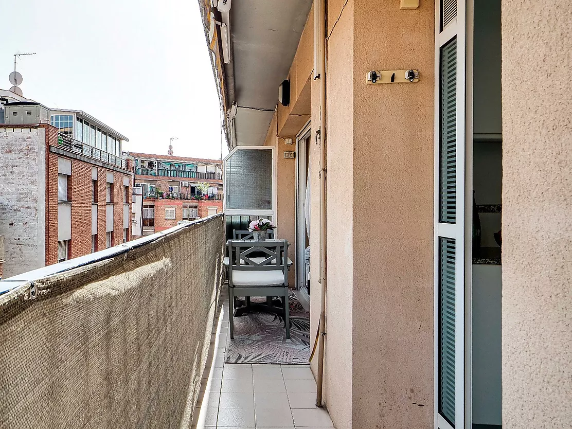 Fantástico piso en venta en la Trinitat.- Barcelona