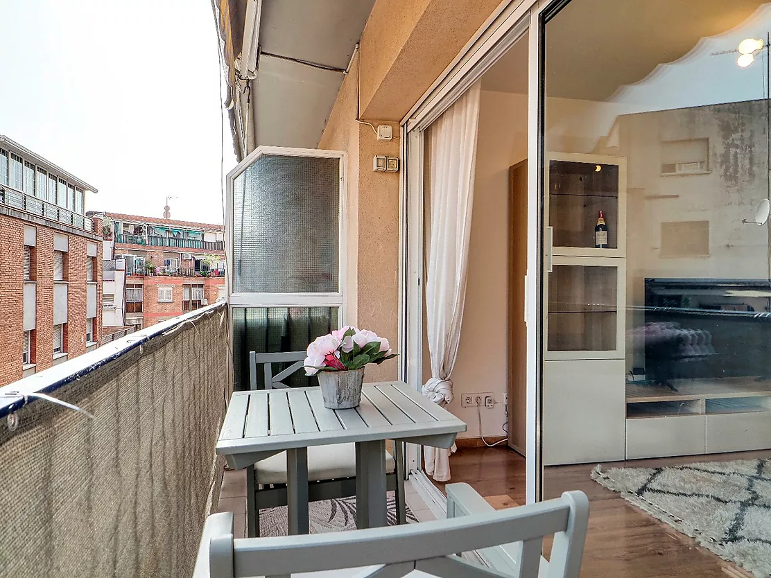 Fantastic apartment for sale in La Trinitat.- Barcelona