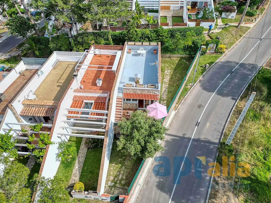 Maison de ville dans une communauté calme avec grande piscine et solarium