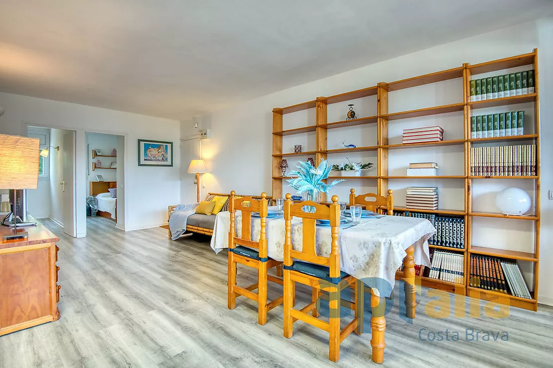 Spacious apartment with a very large terrace and two bedrooms in Platja d'Aro