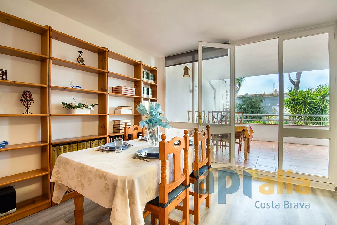 Appartement spacieux avec une très grande terrasse et deux chambres dans Platja d'Aro