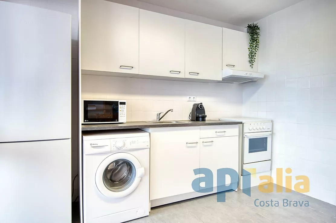 Apartament ampli amb terrassa molt gran i dos dormitoris a zona Politur