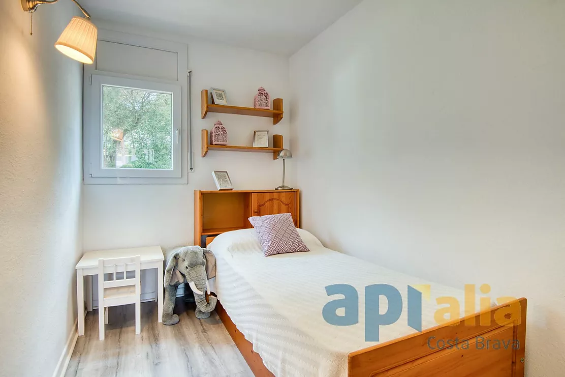 Apartamento amplio con terraza muy grande y dos dormitorios en zona Politur