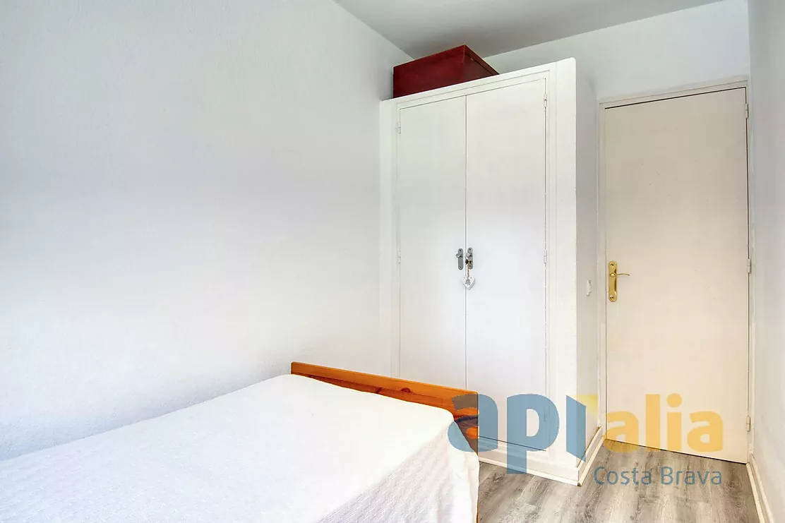 Apartamento amplio con terraza muy grande y dos dormitorios en zona Politur