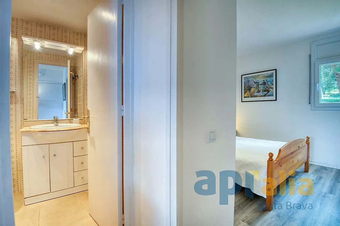 Spacious apartment with a very large terrace and two bedrooms in Platja d'Aro