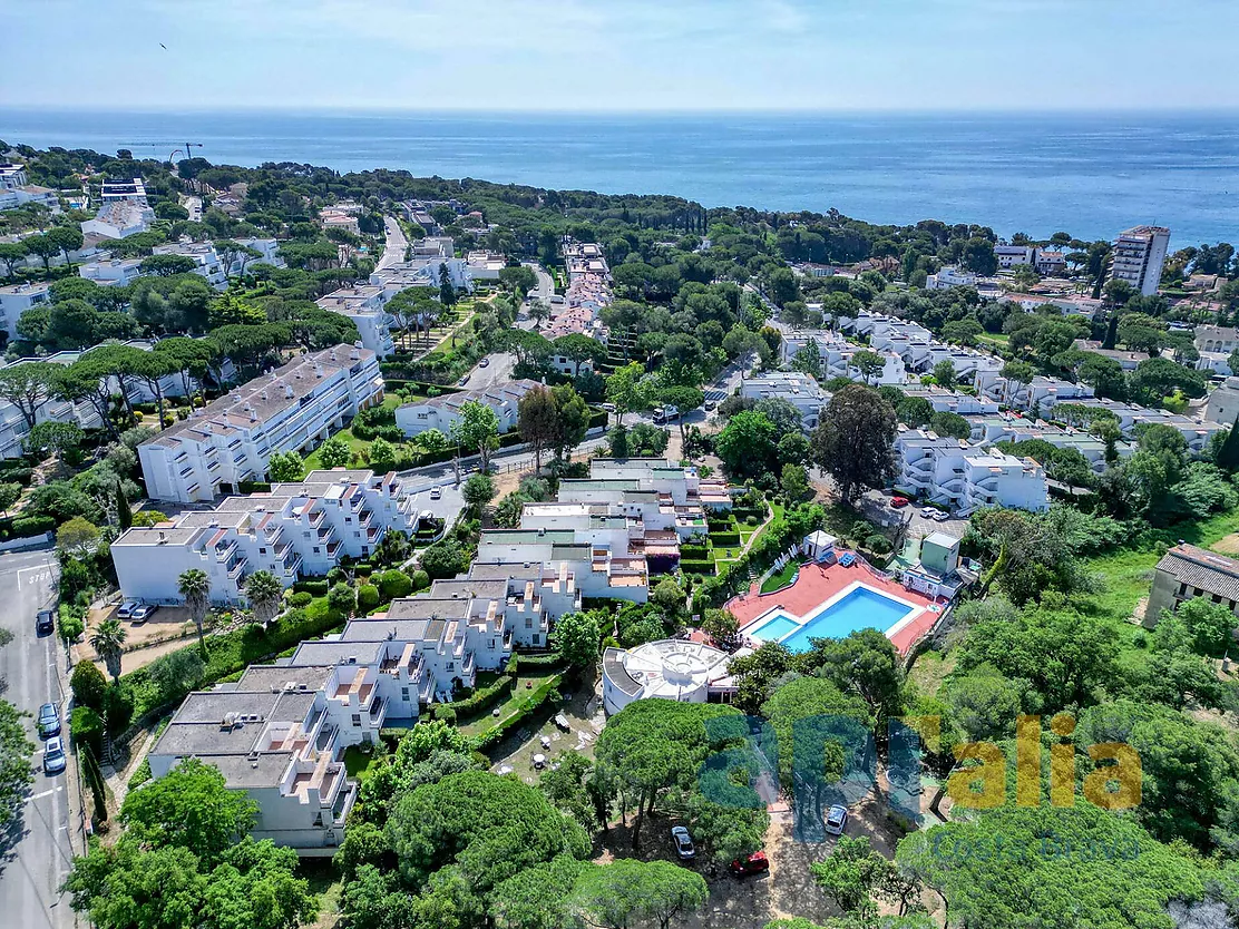 Apartament ampli amb terrassa molt gran i dos dormitoris a zona Politur