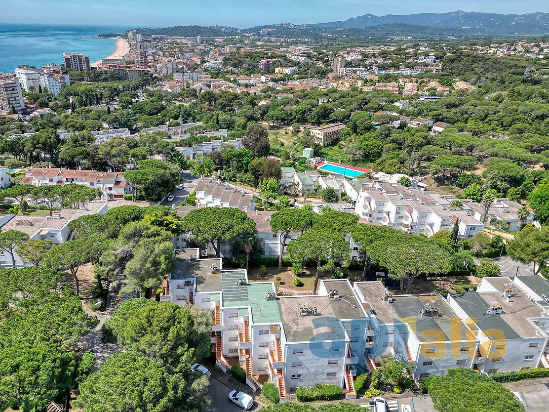 Spacious apartment with a very large terrace and two bedrooms in Platja d'Aro