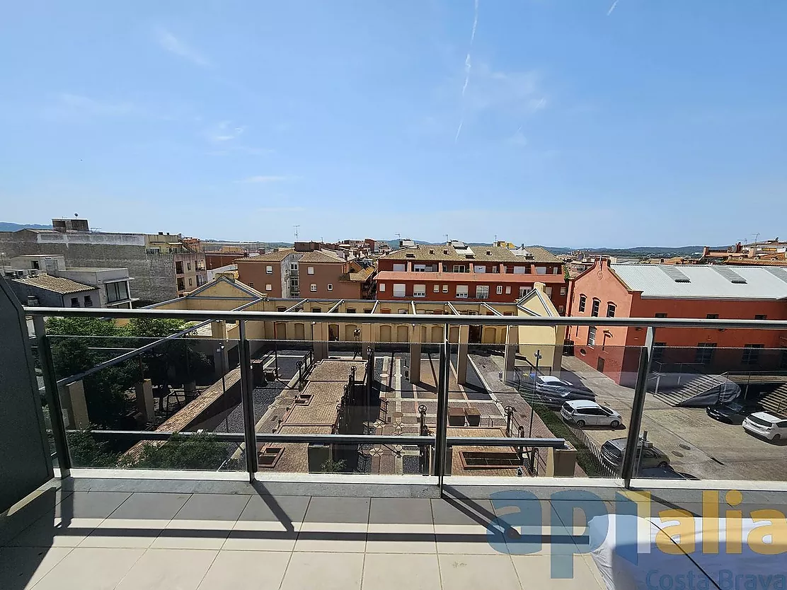 DUPLEX WITH TERRACE AND VIEWS IN THE CENTER OF PALAFRUGELL