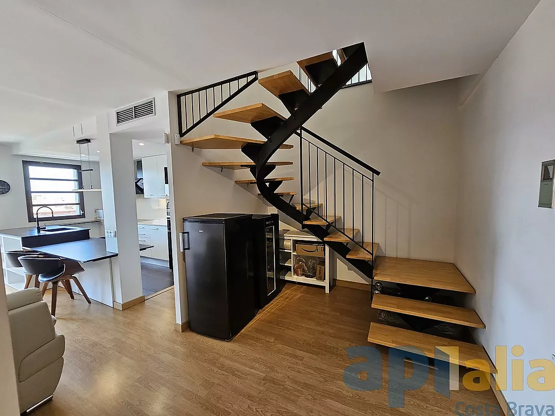 DUPLEX WITH TERRACE AND VIEWS IN THE CENTER OF PALAFRUGELL