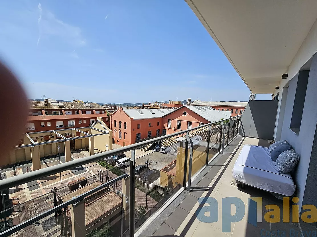 DUPLEX WITH TERRACE AND VIEWS IN THE CENTER OF PALAFRUGELL