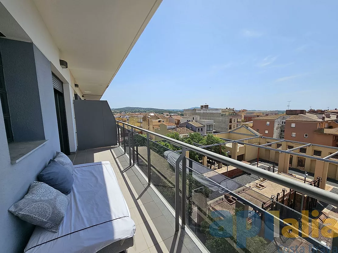 DUPLEX AVEC TERRASSE ET VUE AU CENTRE DE PALAFRUGELL