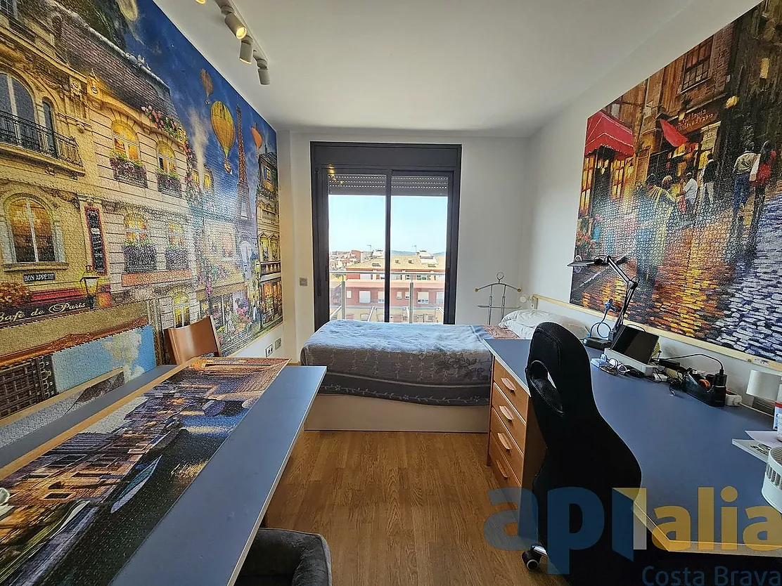 DUPLEX WITH TERRACE AND VIEWS IN THE CENTER OF PALAFRUGELL