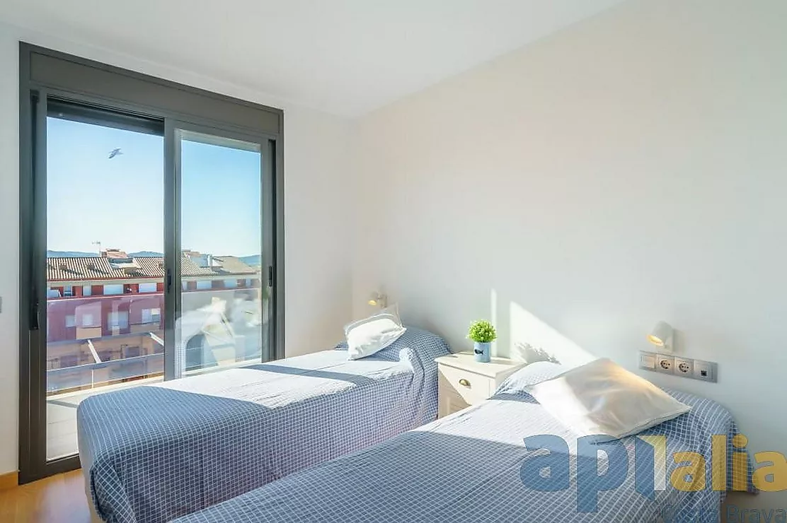 DÚPLEX CON TERRAZA Y VISTAS EN EL CENTRO DE PALAFRUGELL