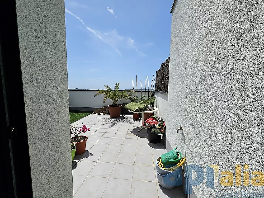 DUPLEX WITH TERRACE AND VIEWS IN THE CENTER OF PALAFRUGELL