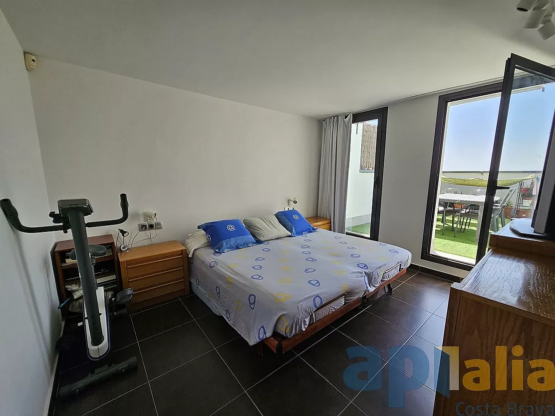 DUPLEX WITH TERRACE AND VIEWS IN THE CENTER OF PALAFRUGELL