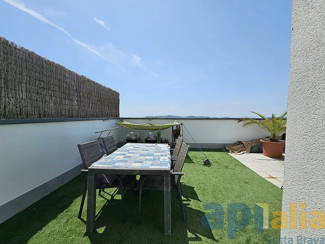 DUPLEX WITH TERRACE AND VIEWS IN THE CENTER OF PALAFRUGELL