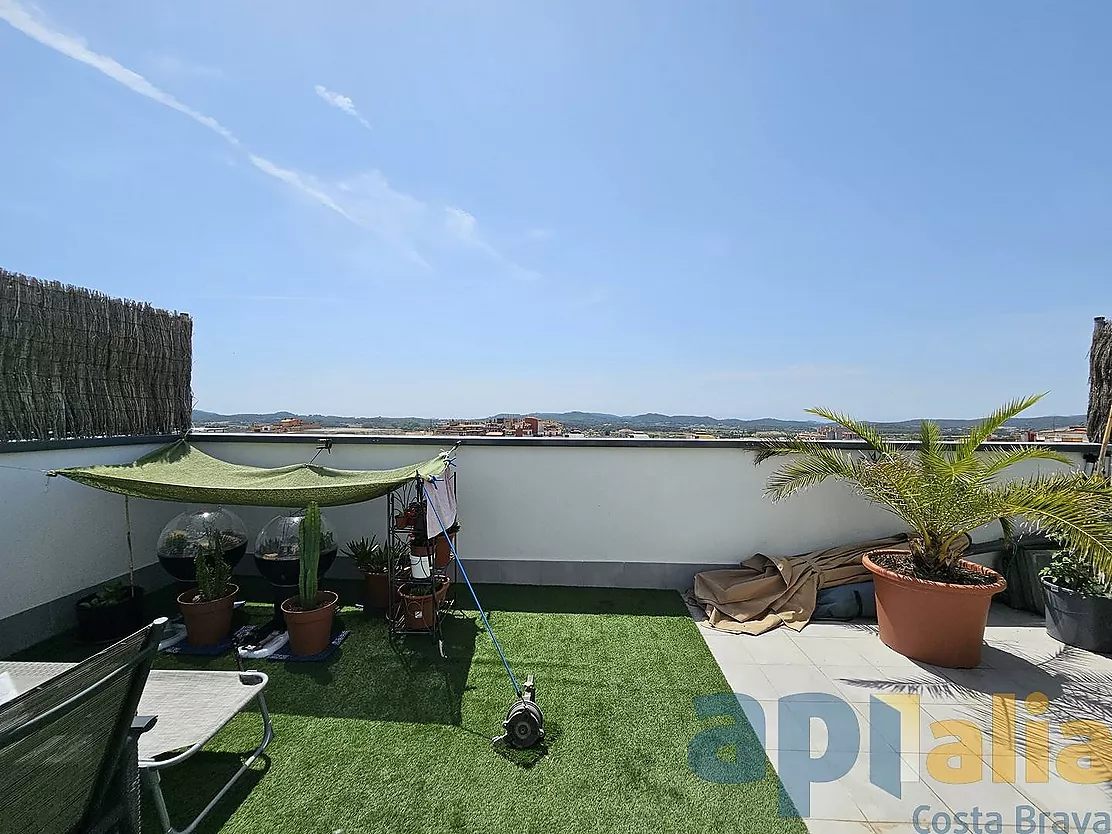 DUPLEX WITH TERRACE AND VIEWS IN THE CENTER OF PALAFRUGELL