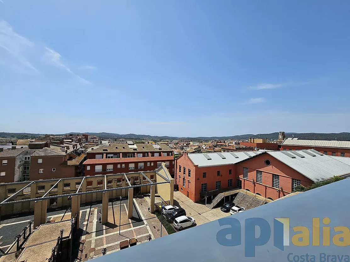 DUPLEX WITH TERRACE AND VIEWS IN THE CENTER OF PALAFRUGELL