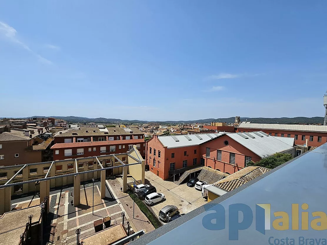 DUPLEX WITH TERRACE AND VIEWS IN THE CENTER OF PALAFRUGELL