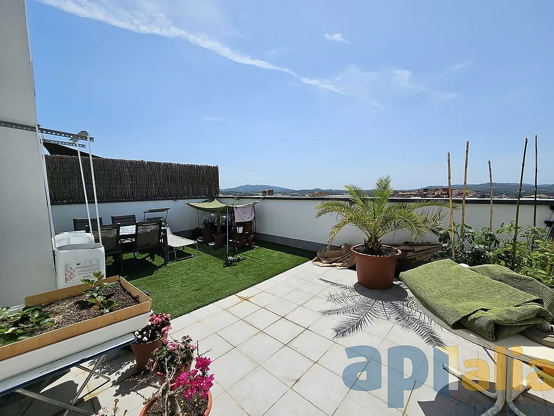 DUPLEX WITH TERRACE AND VIEWS IN THE CENTER OF PALAFRUGELL