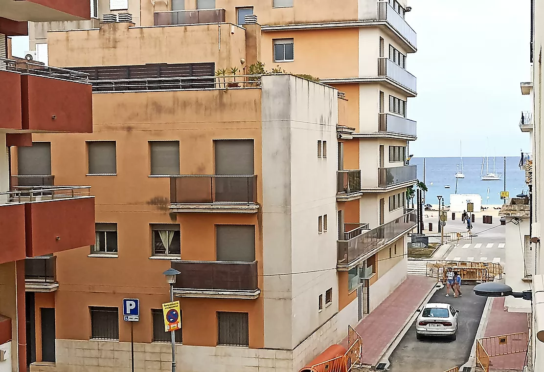 Exclusivo apartamento en segunda línea de mar.