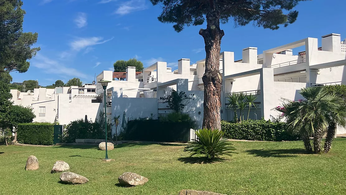 Gaudeix de la tranquil·litat i el confort a la Urbanització Politur, Platja d'Aro.