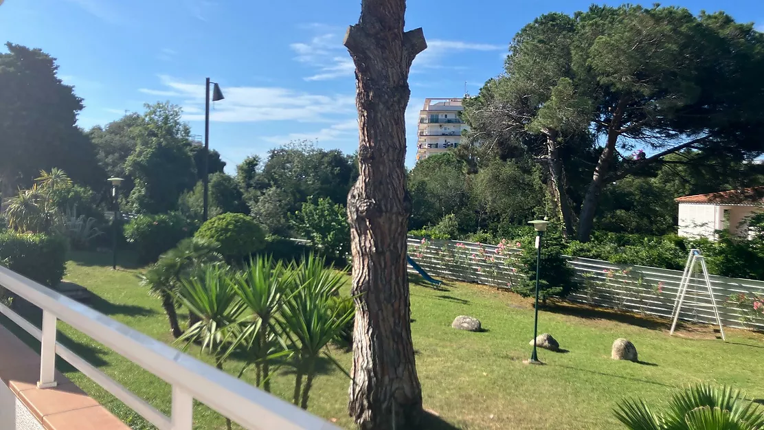 Disfruta de la tranquilidad y el confort en la Urbanización Politur, Playa de Aro.