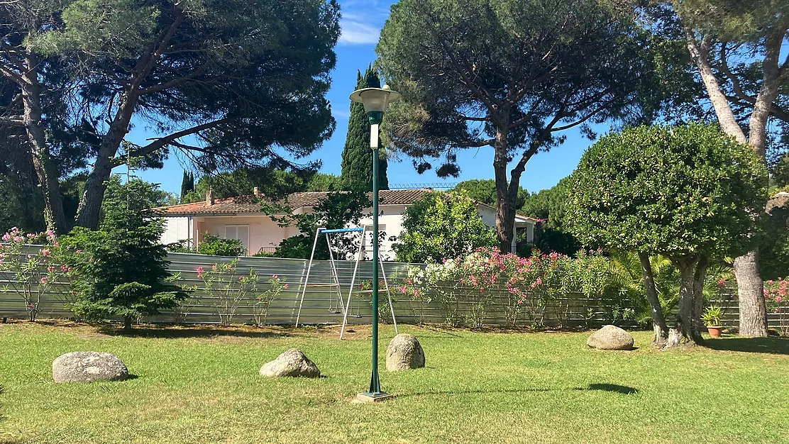 Gaudeix de la tranquil·litat i el confort a la Urbanització Politur, Platja d'Aro.