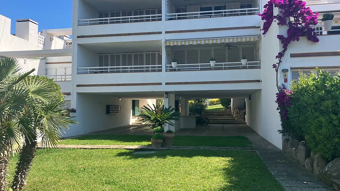 Gaudeix de la tranquil·litat i el confort a la Urbanització Politur, Platja d'Aro.