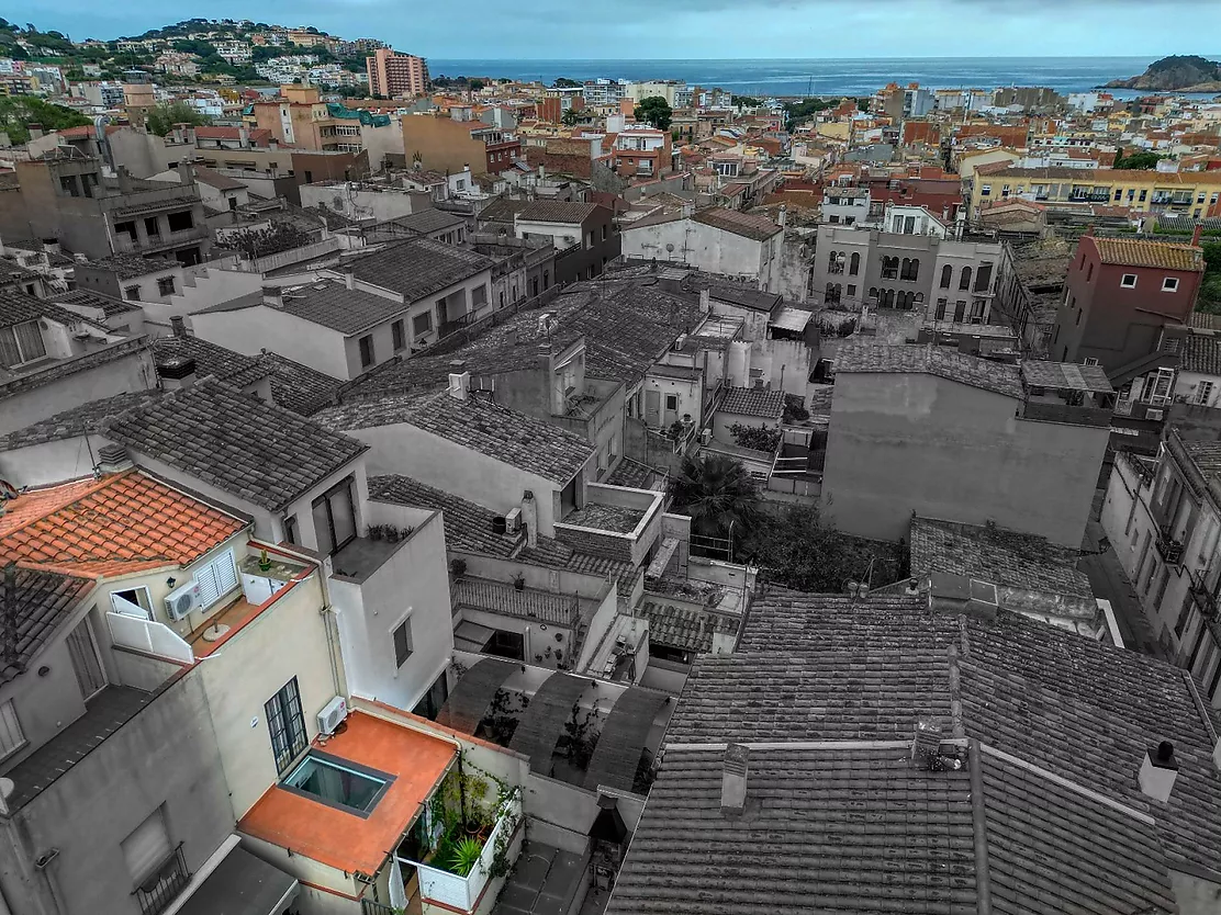 Encantadora casa adosada a l'Eixample.- Sant Feliu de Guíxols