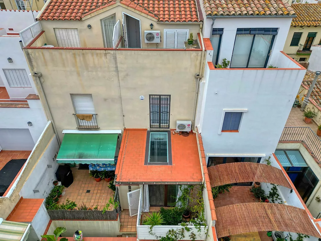 Charmante maison jumelée dans l'Eixample.- Sant Feliu de Guíxols