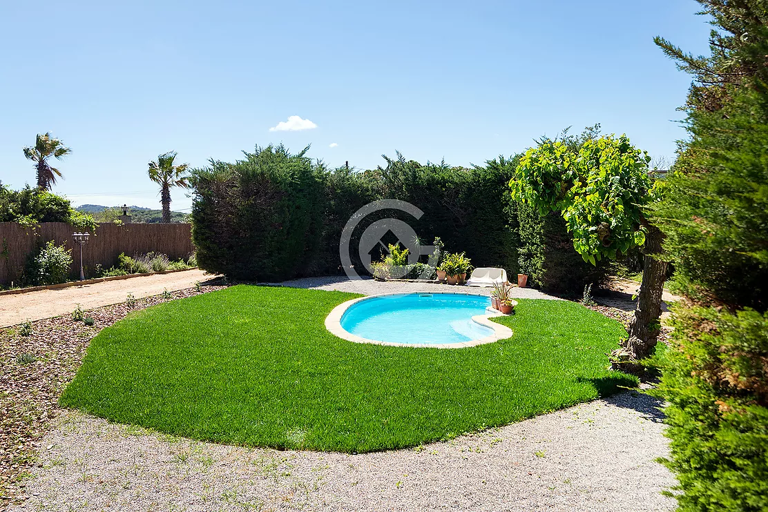 Beautiful countryside house with tennis court and swimming pool for sale in Palafrugell