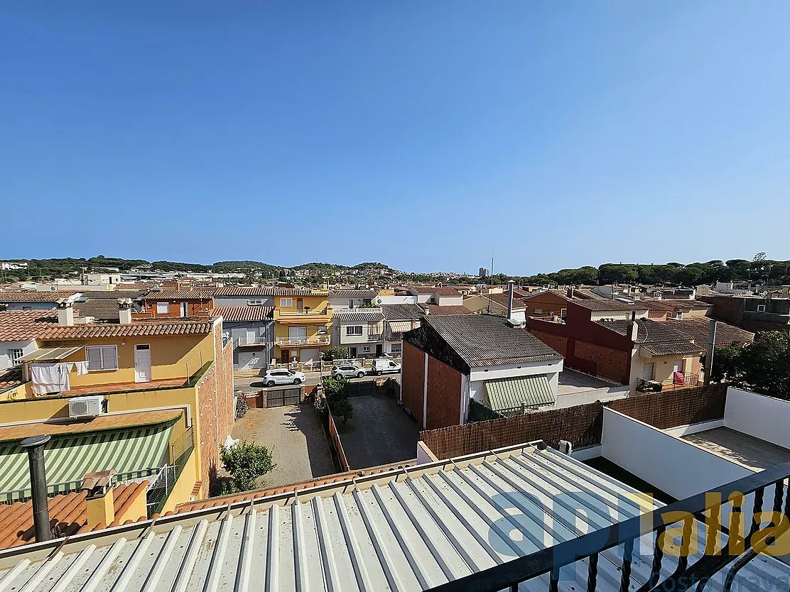 CASA ADOSSADA EN VENDA A ZONA TRANQUIL·LA DE PALAMÓS