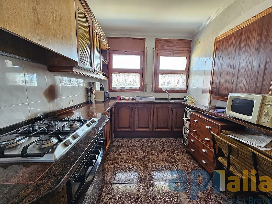 CASA ADOSADA EN VENTA EN ZONA TRANQUILA DE PALAMÓS