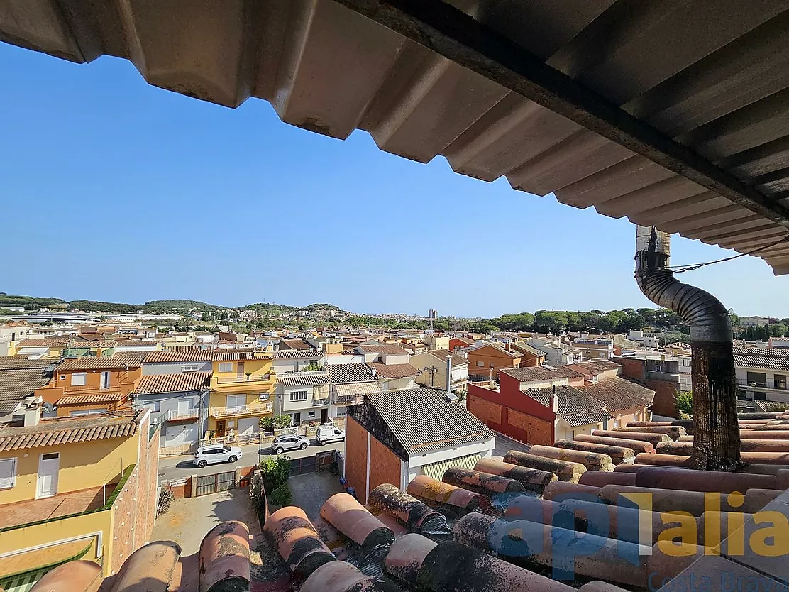 CASA ADOSADA EN VENTA EN ZONA TRANQUILA DE PALAMÓS