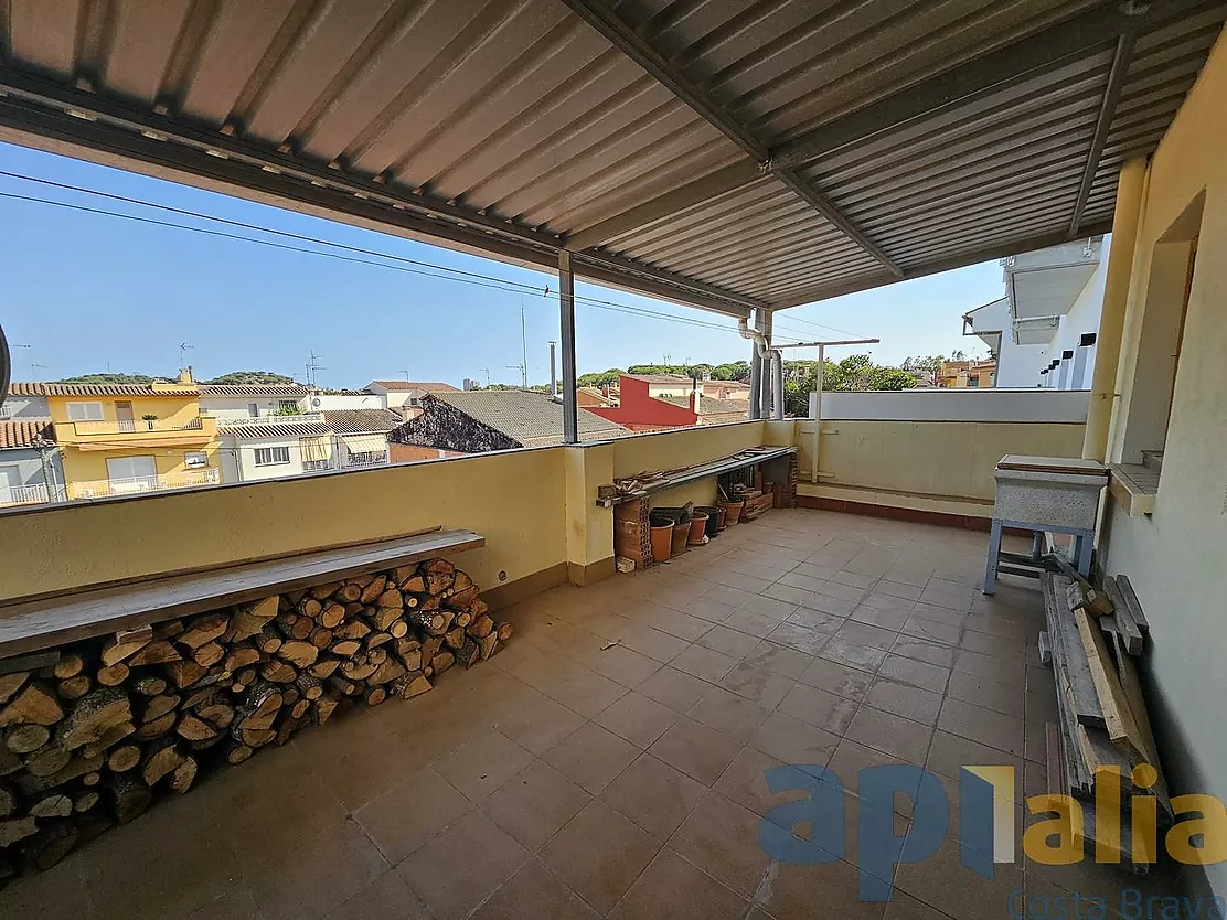 CASA ADOSADA EN VENTA EN ZONA TRANQUILA DE PALAMÓS