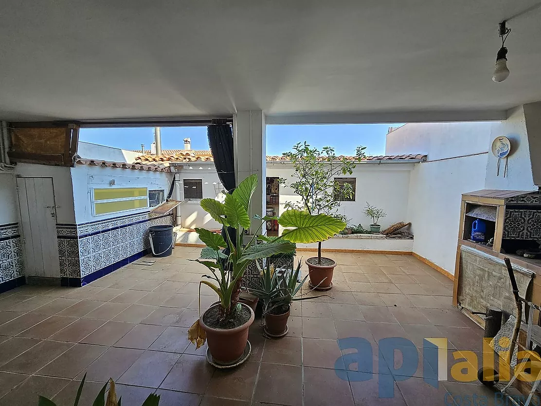 SEMI-DETACHED HOUSE FOR SALE IN QUIET AREA OF PALAMÓS