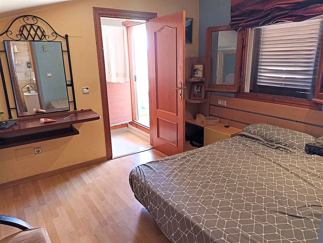 Semi-detached house, with four bedrooms and three bathrooms. APAILA COSTA BRAVA