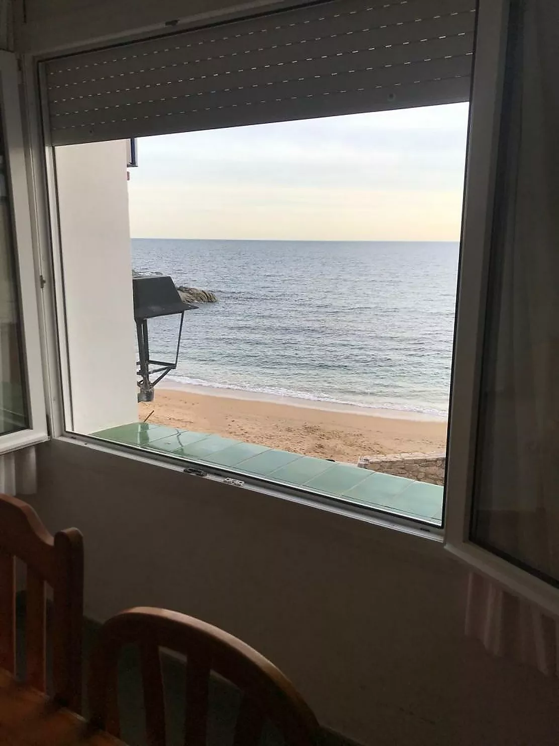 Apartament en primera línia amb vistes panoràmiques al mar.