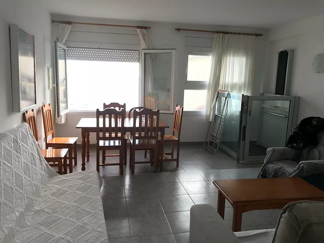 Apartamento en primera línea con vistas panorámicas al mar.