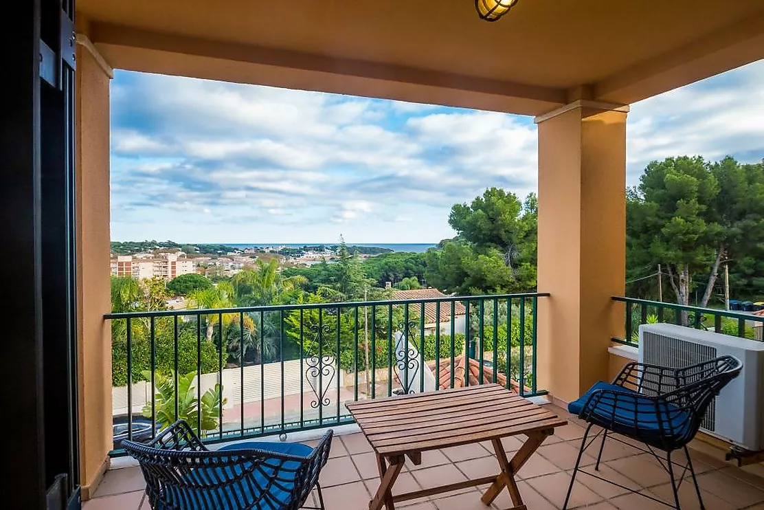 Casa adossada amb vistes a Sant Feliu de Guíxols