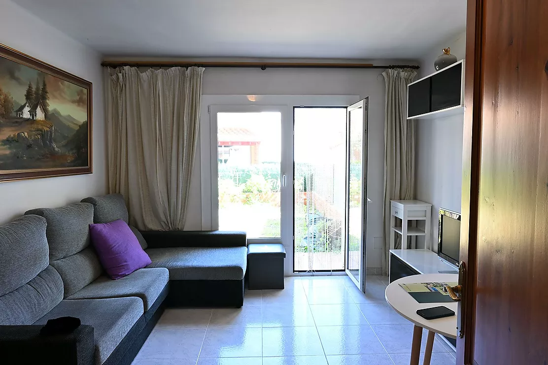 CORÇÀ- CASA EN VENDA AMB CUINA OFFICE, PATI I TERRASSA AL BAIX EMPORDÀ