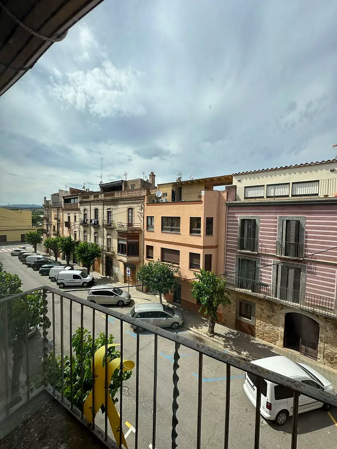 Edificio Rústico en Venta: Local, dos viviendas y dos terrazas en el casco antiguo de La Bisbal d'Empordà