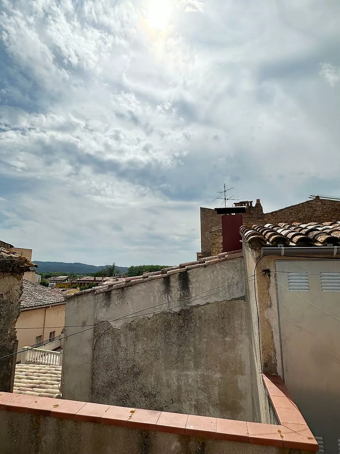 Edificio Rústico en Venta: Local, dos viviendas y dos terrazas en el casco antiguo de La Bisbal d'Empordà