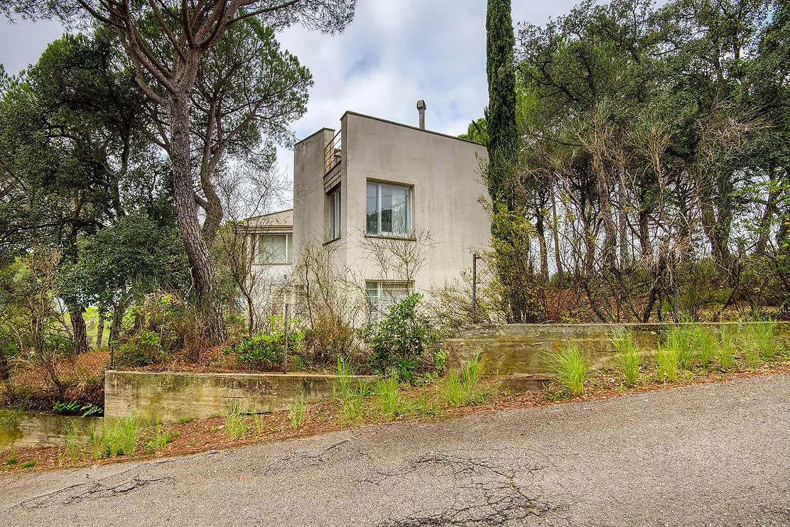 Architectural chalet fully integrated into nature, Church area.- Santa Cristina d'Aro