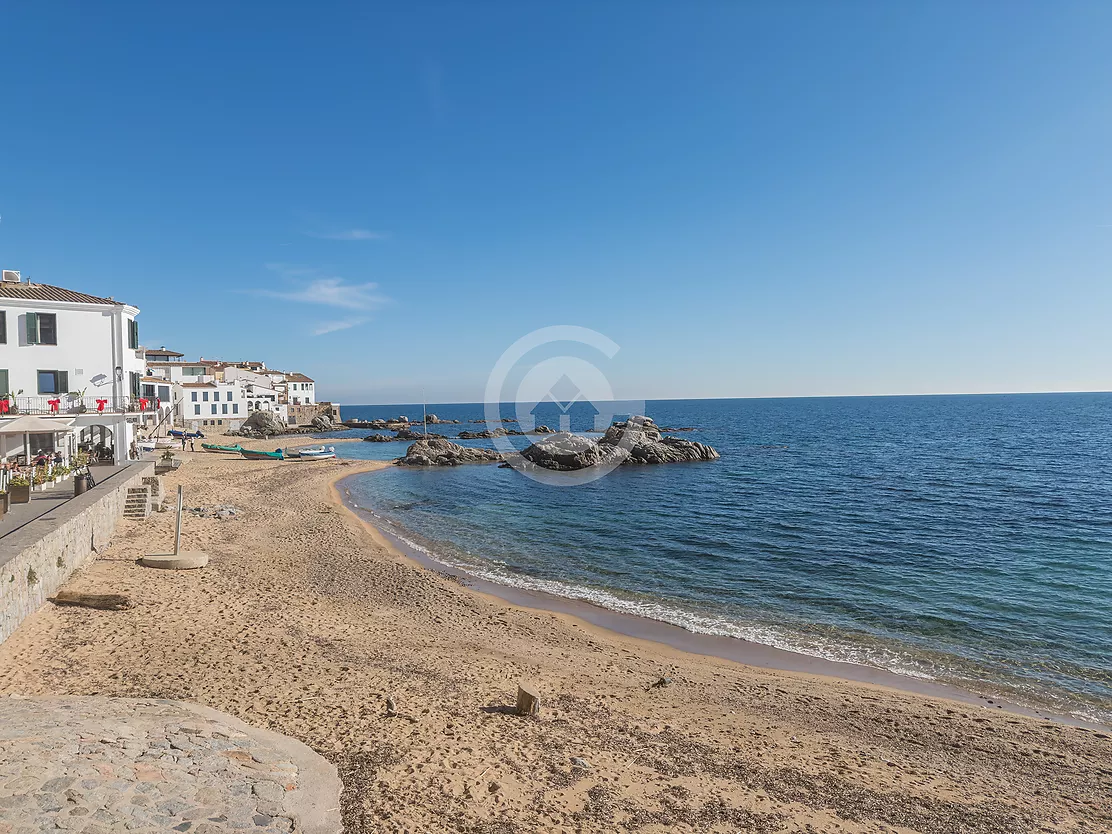 Appartement en première ligne avec vue panoramique sur la mer.