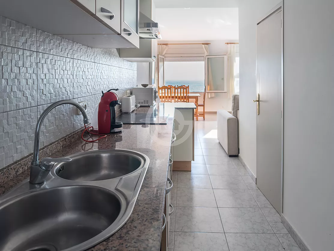 Apartament en primera línia amb vistes panoràmiques al mar.