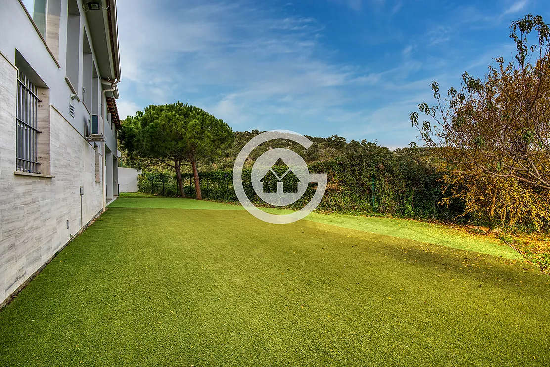 Exclusive house with a pool in a Calonge .